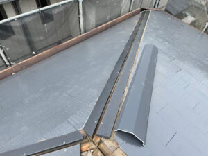 屋根修理（雨漏りによる棟板の取替）