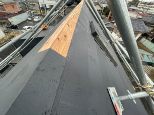 さいたま市岩槻区にて屋根修理（コロニアルから横暖ルーフへのカバー工法）横暖ルーフ葺き