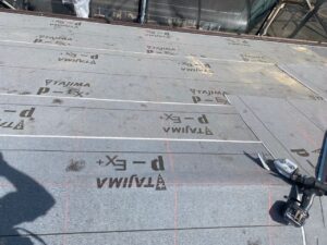 さいたま市岩槻区にて屋根修理（瓦屋根からスーパーガルテクトへの葺き替え工事）