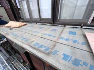 さいたま市にて雨漏り修理・ベランダリフォーム　葺き替え工程
