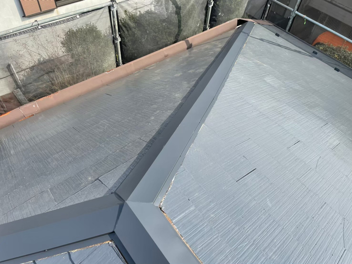 さいたま市岩槻区にて屋根修理（棟の貫板と板金カバー交換）の施工後写真