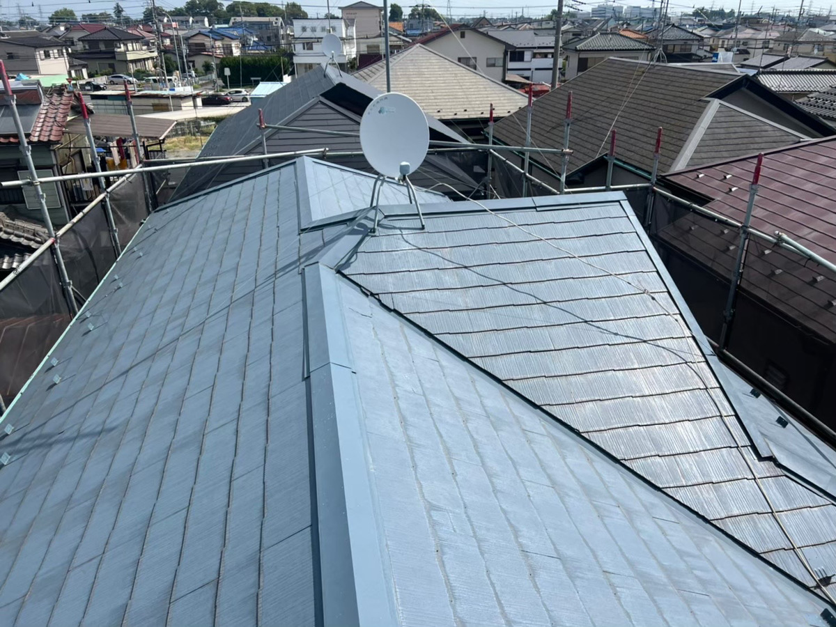 さいたま市岩槻区にて屋根修理〈雨樋の交換、棟板金の交換〉の施工前写真