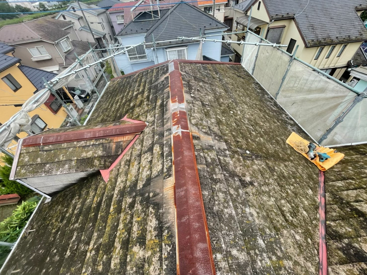 さいたま市大宮区にて火災保険を活用した屋根修理（屋根カバー工法）の施工前写真
