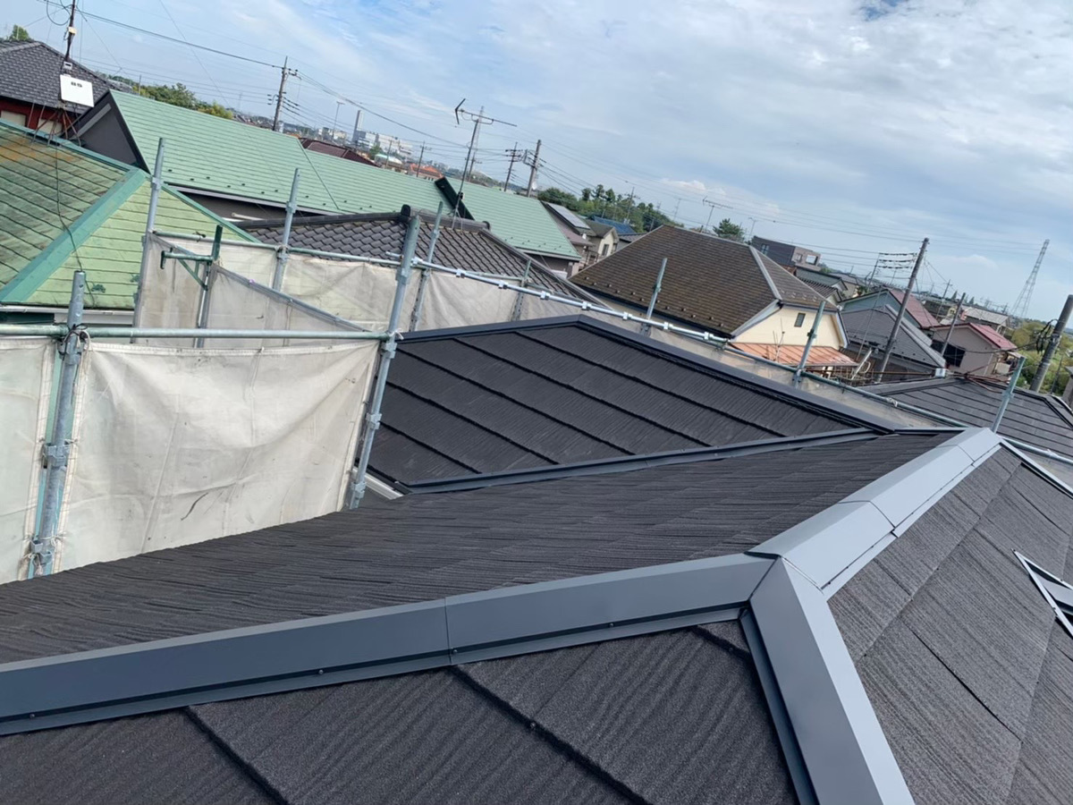 さいたま市大宮区にて火災保険を活用した屋根修理（屋根カバー工法）の施工後写真