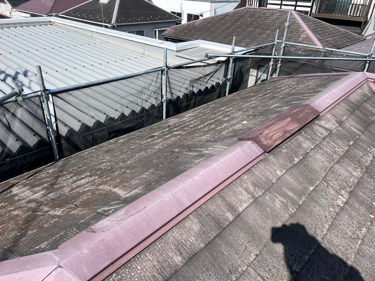 さいたま市浦和区にて屋根修理・雨樋修理〈スーパーガルテクトにカバー工法〉の施工前写真