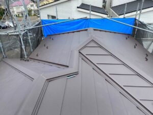 さいたま市岩槻区にて屋根修理〈瓦屋根からスーパーガルテクトへの葺き替え工事〉