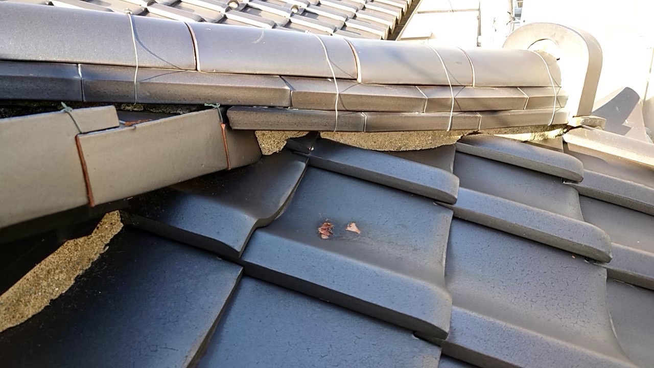 さいたま市大宮区にて屋根修理〈瓦屋根の漆喰詰め直し〉の施工前写真