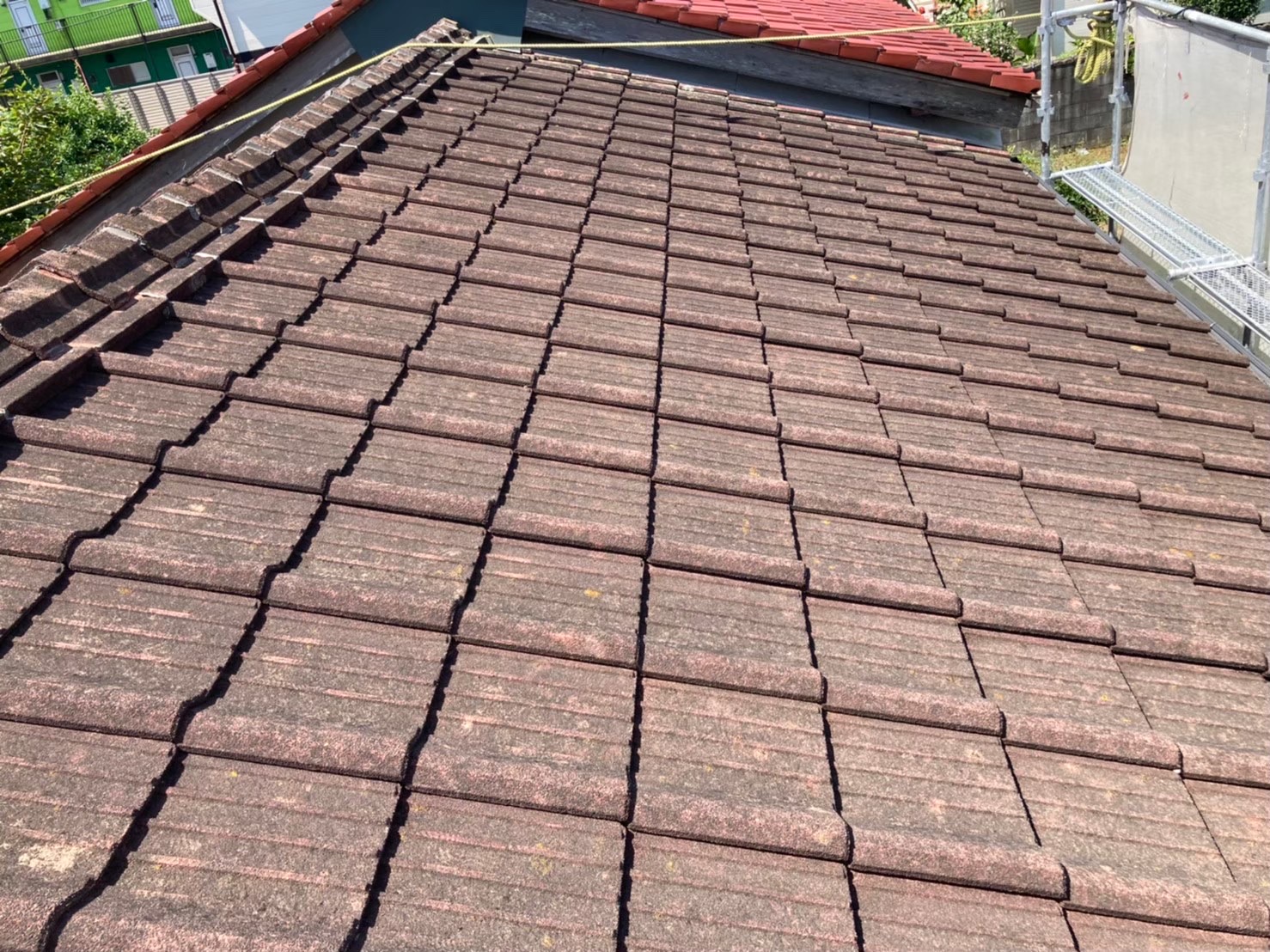 さいたま市浦和区にて雨漏り修理・屋根修理〈築40年瓦屋根の葺き直し工事〉の施工前写真
