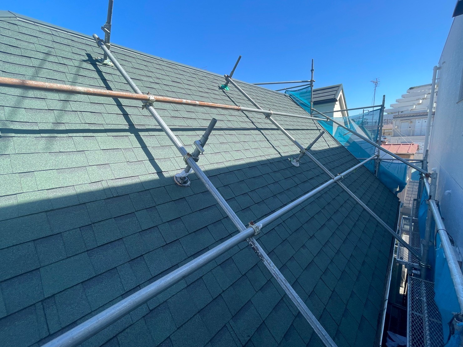さいたま市緑区にて屋根修理＜スレートからアルマへのカバー工法＞の施工後写真
