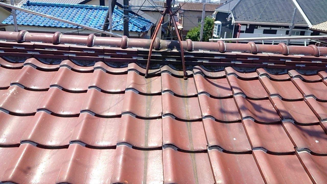 さいたま市浦和区にて屋根修理〈棟瓦の積み直し・漆喰工事〉の施工前写真