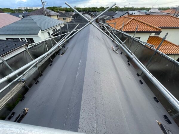 さいたま市岩槻区にて屋根修理＜スーパーガルテクトフッ素へのカバー工法＞の施工後写真