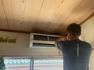 さいたま市南区にて屋根修理に伴うエアコン掃除