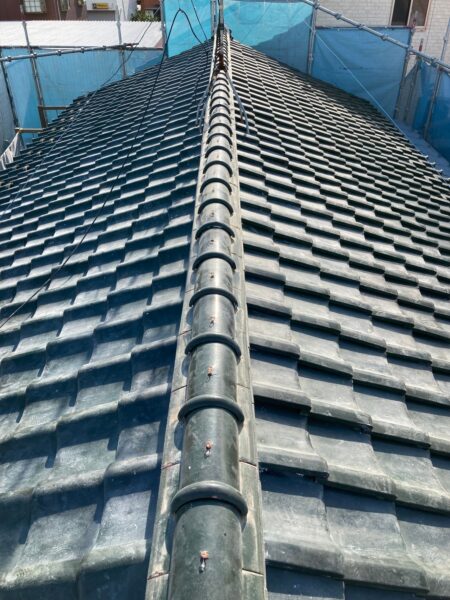 さいたま市緑区にて屋根修理〈築30年瓦の棟積み直し〉の施工前写真