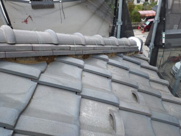 さいたま市岩槻区にて屋根修理〈築35年瓦屋根の漆喰工事・下屋根葺き替え工事〉の施工前写真