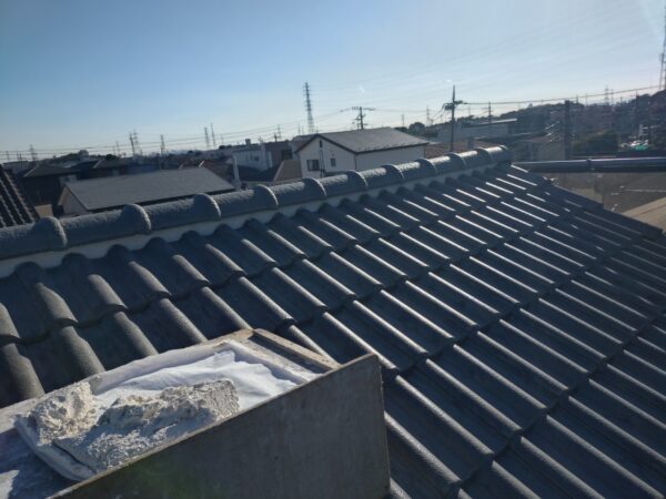 さいたま市岩槻区にて屋根修理〈築30年の瓦屋根・棟瓦の積み直し〉の施工後写真