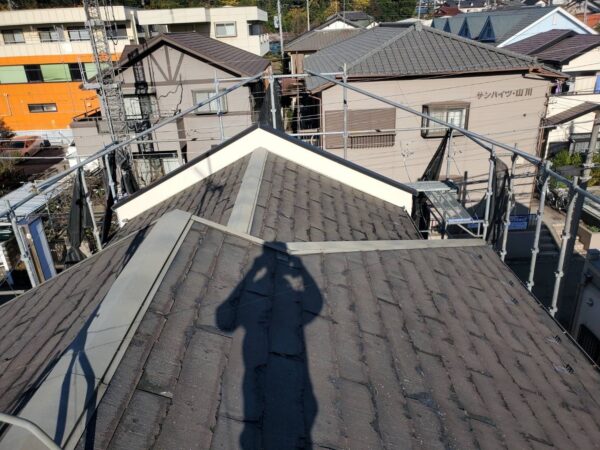 さいたま市大宮区にて屋根修理〈パミール屋根のカバー工法〉の施工前写真