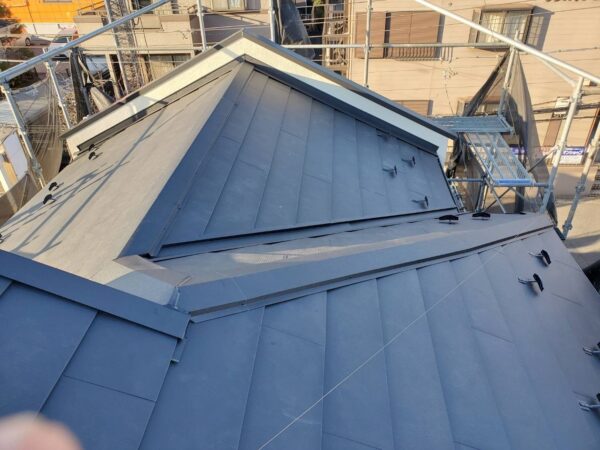 さいたま市大宮区にて屋根修理〈パミール屋根のカバー工法〉の施工後写真
