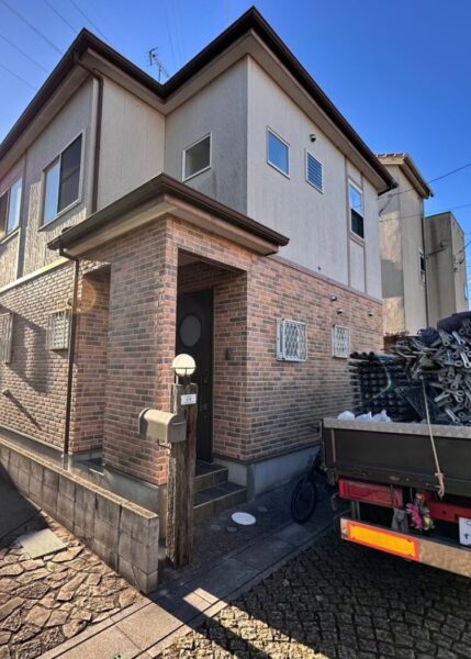 さいたま市岩槻区にて外壁塗装・屋根塗装〈築20年戸建てのメンテナンス工事〉の施工前写真