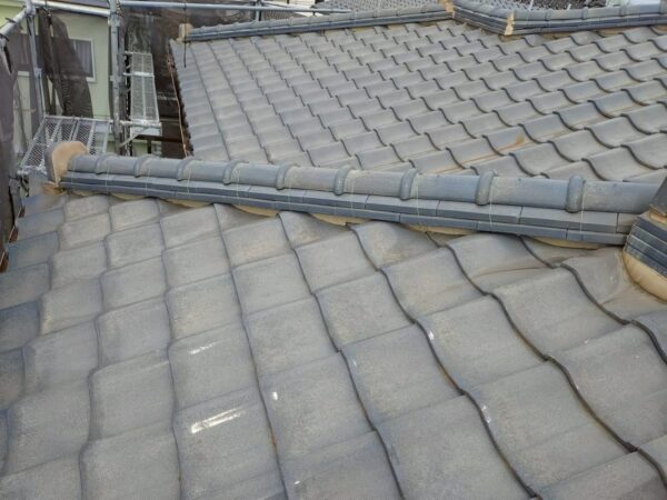 さいたま市岩槻区にて雨漏り修理〈瓦屋根・谷板金からの雨漏り〉の施工前写真