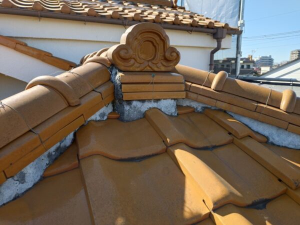 さいたま市岩槻区にて瓦屋根修理〈棟瓦の積み直し・漆喰工事〉の施工前写真