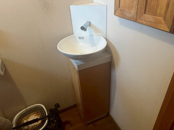 さいたま市のご住宅にて雨漏り修理工事〈トイレ内装の解体・復旧〉の施工後写真