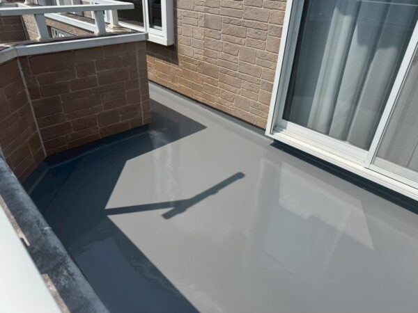 さいたま市岩槻区にてベランダ防水工事〈雨漏り予防のFRP防水〉の施工後写真