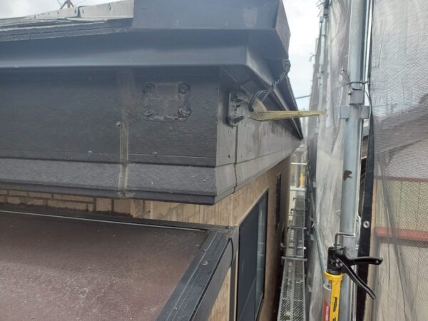 さいたま市大宮区にて雨樋修理〈樋の外れ・雨樋交換〉の施工前写真