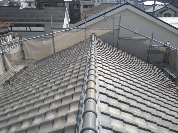 さいたま市岩槻区にて屋根修理〈瓦屋根から金属屋根への葺き替え工事〉の施工前写真
