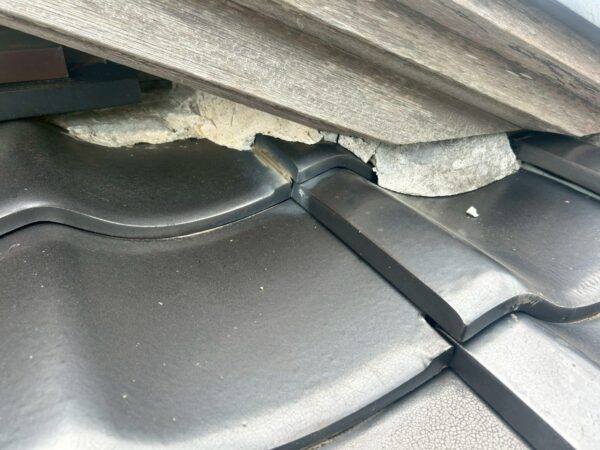 さいたま市岩槻区にて屋根修理〈瓦屋根の漆喰補修工事〉の施工前写真