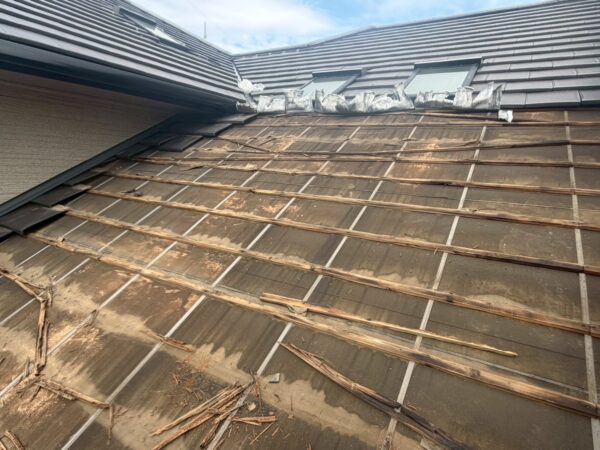 さいたま市のご住宅にて雨漏り修理工事〈部分的な葺き直し工事〉の施工前写真